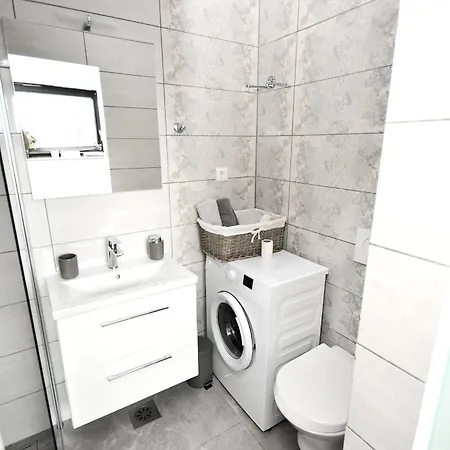 Lägenhet Apartmaji Lejardin *